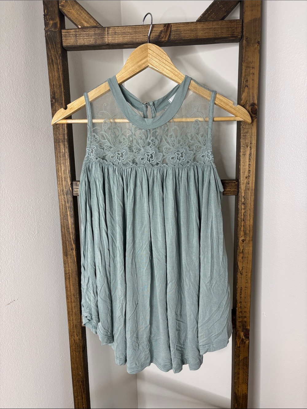 Allie Rose Sleeveless Lace Yoke Blouse in Sage Size S